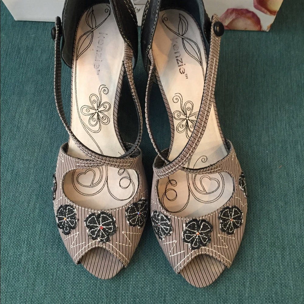 Kenzie grey stripe wedges with jean flowers